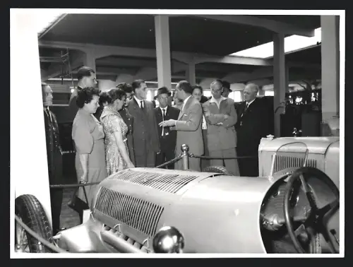 11 Fotografien Mercedes Benz Auto-Ausstellung in Österreich, Rennwagen, Schnellläufer Otto-Motor, Gremiums-Tagung