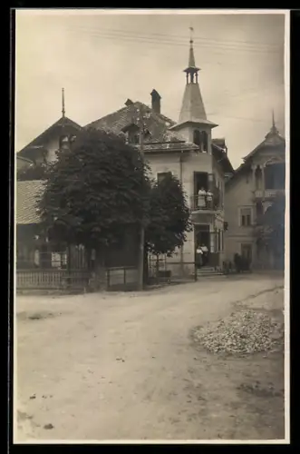 Foto-AK Seeboden am Millstättersee, Strassenpartie mit Gasthof Lassnig