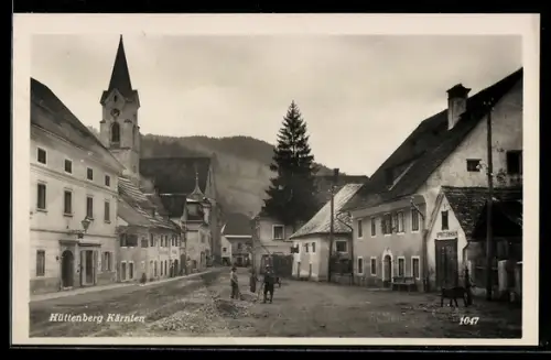 AK Hüttenberg /Kärnten, Strassenpartie mit Spritzenhaus und Blick auf die Kirche