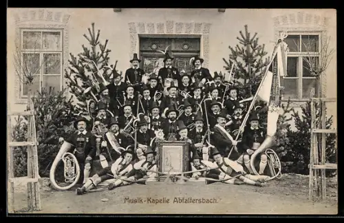AK Abfaltersbach, Angehörige der Musikkapelle Abfaltersbach mit Instrumenten