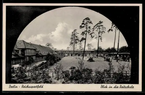 AK Berlin, Reichssportfeld, Blick in die Reitschule durch Tor, Olympia