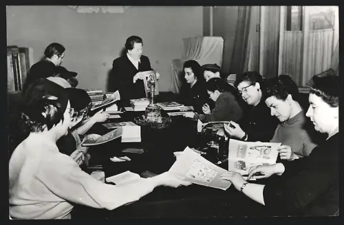Fotografie Westdeutsche Frauendelegation in Moskau 1956, S. T. Ljubimowa, Frau Prof. Fassbinder