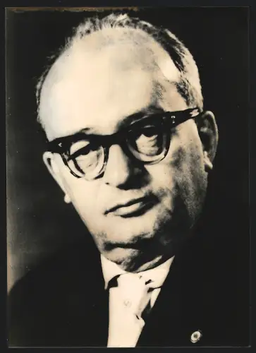 Fotografie Friedrich Ebert, Mitglied d. Politbüros des Zentralkomitees der SED
