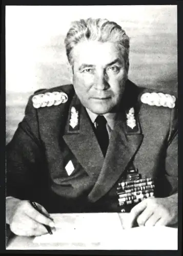 Fotografie Heinz Hoffmann, Armeegeneral und Minister f. Nationale Verteidigung der DDR, in Uniform