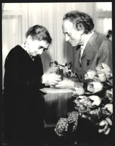 Fotografie Siegfried Krüger, Berlin, Klara-Marie Fassbinder und Greta Kuckhoff zusammen im Porträt