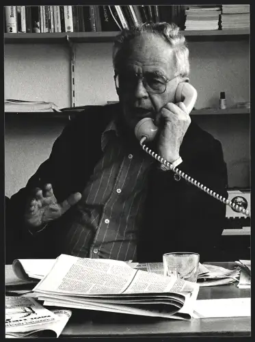Fotografie Helmut Bausch (KPD) am Telefon, Grossformat 25 x 19cm