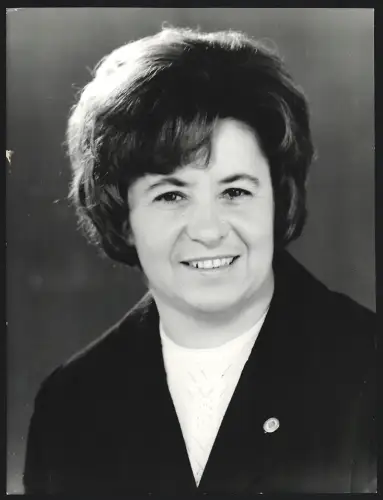 Fotografie Margarete Müller im Porträt, Vizepräsidentin des Friedensrats der DDR, Grossformat 25 x 19cm