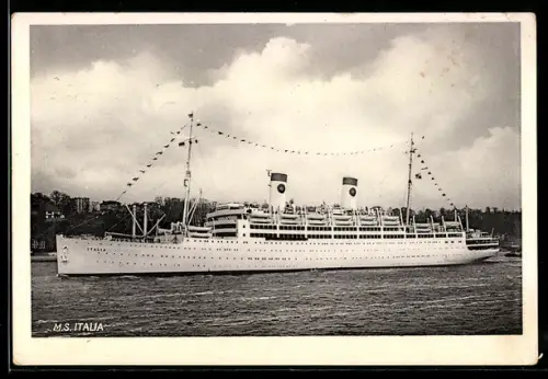 AK Passagierschiff M.S. Italia in Fahrt vor der Küste