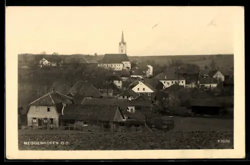 AK Meggenhofen /O. D., Teilansicht mit Kirche