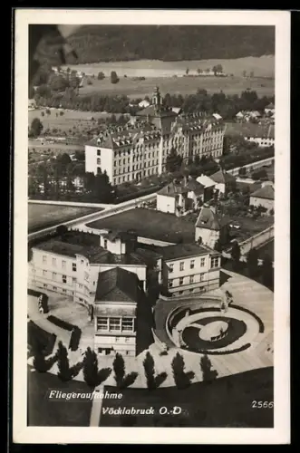 AK Vöcklabruck /O. D., Fliegeraufnahme des Ortes