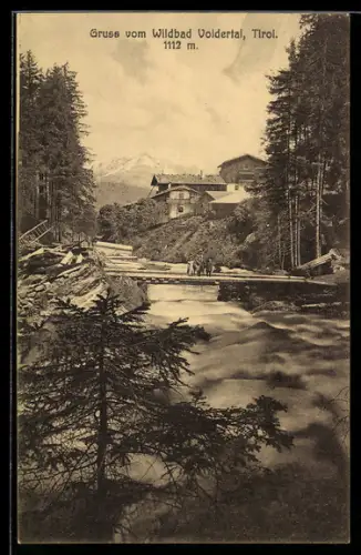 AK Volderwildbad im Voldertal /Tirol, Gebäude am Gebirgsbach mit Wald- und Bergpanorama