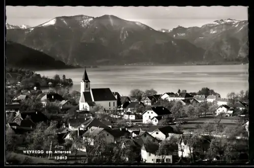 AK Weyregg am Attersee, Ortsansicht mit Kirche und See-Panorama