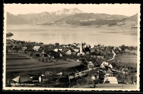 AK Weyregg am Attersee, Panorama mit Dorf, Kirche und See