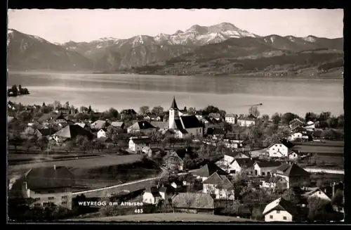 AK Weyregg am Attersee, Panorama mit Kirche, See und Gebirgspanorama