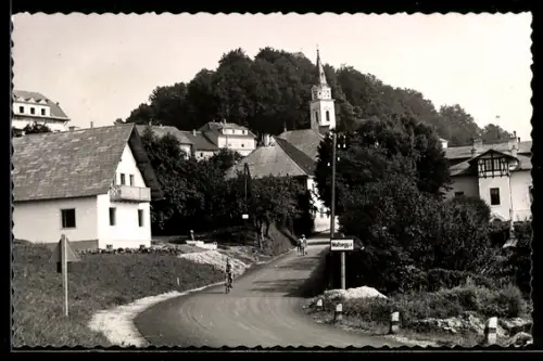AK Wolfsegg a. H., Dorfstrasse mit Kirche