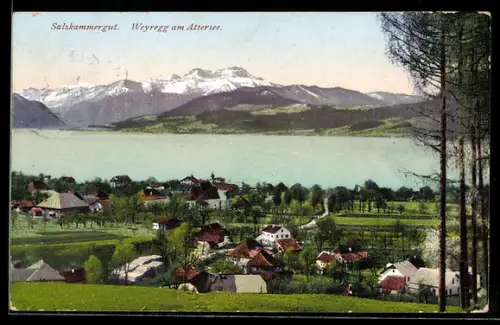AK Weyregg am Attersee, Panorama mit Ort, See und Bergen