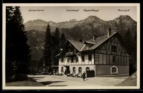 AK Alpenhotel Fernpass /Kreuzjoch, Alpenhotel mit Terrasse und Gebirgspanorama