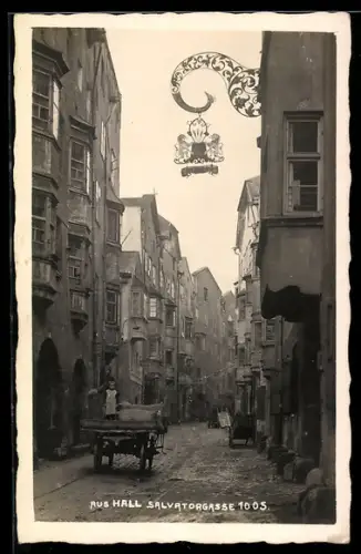 AK Hall /Tirol, Salvatorgasse mit Karren