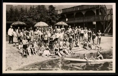 AK Bodensdorf, Zur Laube, Badegäste am Ufer mit Boot und Badehaus