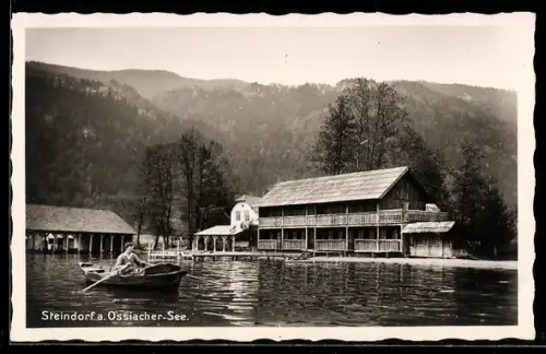 AK Steindorf a. Ossiacher-See, Bootshaus und Ruderboot