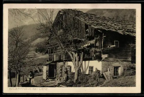 AK Lienz, Bauernhaus bei Lienz, Teilansicht