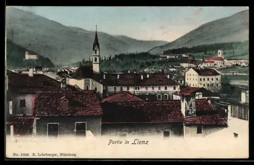 AK Lienz, Partie mit Kirche, Häusern und Bergpanorama