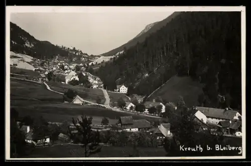AK Bad Bleiberg, Kreuth, Panorama mit Ort und Bergwald