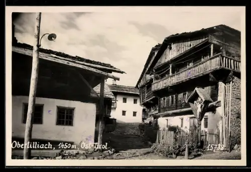 AK Obertilliach /Ost-Tirol, Strassenpartie mit Flurkreuz