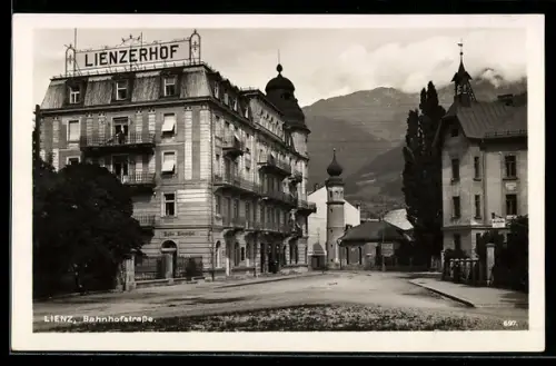AK Lienz, Bahnhofstrasse mit Lienzerhof