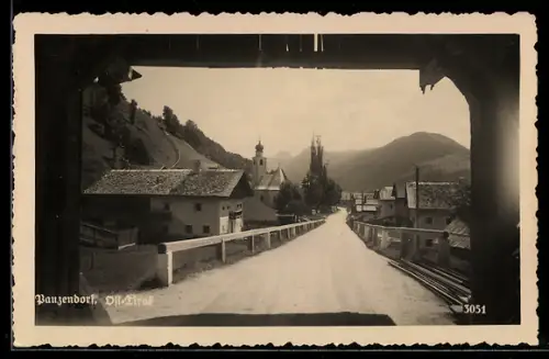 AK Panzendorf /Ost-Tirol, Strassenpartie mit Kirche