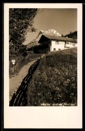 AK Mösern /Tirol, Gasthof Menthof mit Bergpanorama