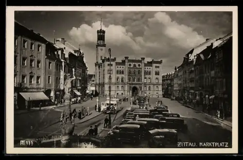AK Zittau, Marktplatz mit Brunnen aus der Vogelschau