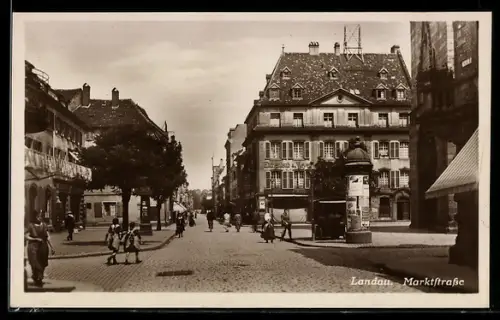 AK Landau, Partie in der Marktstrasse, Litfasssäule