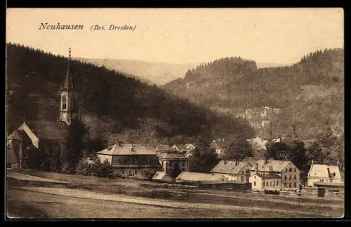 AK Neuhausen /Dresden, Ortsansicht mit Kirche und Umgebung
