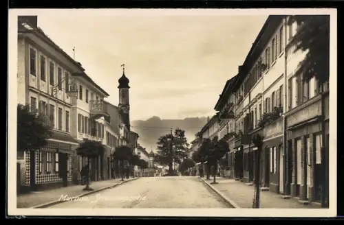 AK Murnau, Strassenpartie mit Turmgebäude