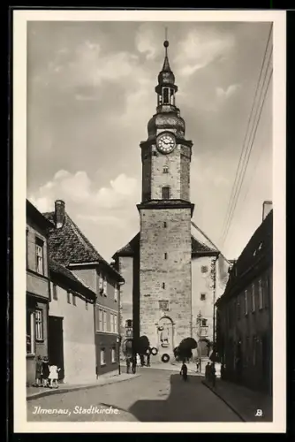AK Ilmenau, Strassenpartie mit Blick zur Stadtkirche