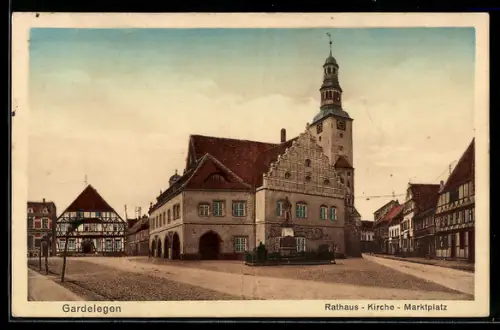 AK Gardelegen, Rathaus und Kirche am Marktplatz