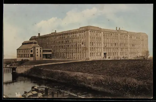 AK Berlin-Siemensstadt, Blick auf die Siemens-Schuckert Werke, Kleinbauwerk am Nonnendamm