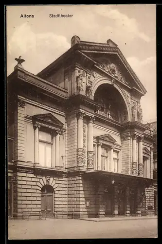 AK Hamburg-Altona, Stadttheater mit Strassenpartie