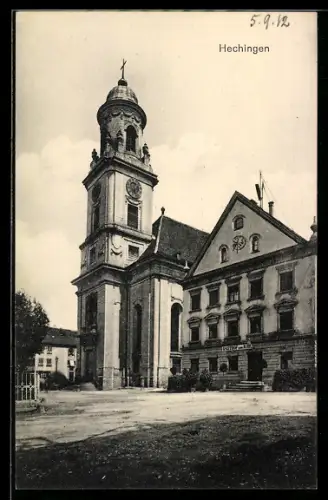 AK Hechingen, Strassenpartie mit Gasthof und Kirche