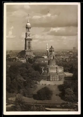 AK Hamburg, St. Michaeliskirche und Bismarckdenkmal aus der Vogelschau mit Parkanlage