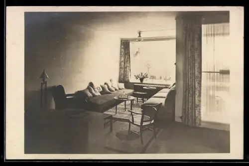 AK Stuttgart, Werkbund-Ausstellung Die Wohnung 1927, Wohnzimmer mit Sofa, Bauhaus