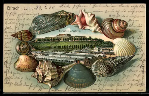 Passepartout-Lithographie Bitsch, Baracken und Festung, Rahmen mit Muscheln