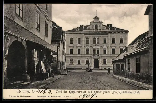 AK Eferding /O.-Ö., Kepplerstrasse mit Kaiser Franz Josef-Jubiläumschule und Geschäft