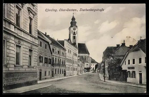 AK Eferding /Ober-Oesterr., Starhenbergstrasse mit Blick zur Kirche