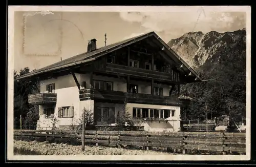 AK Oberstdorf i. Allgäu, Hotel-Pension Haus im Grünen mit Bergpanorama
