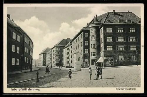AK Harburg-Wilhelmsburg, Partie in der Beethovenstrasse mit Wohnhäusern und Litfasssäule