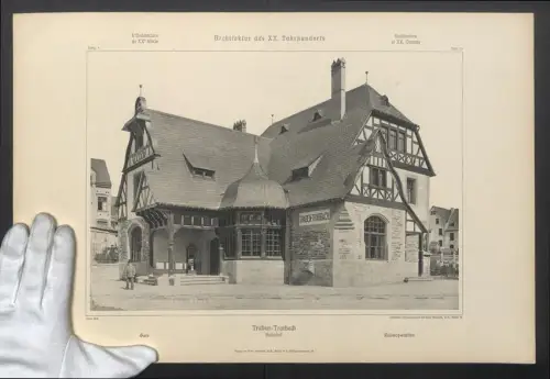 Fotografie Lichtdruck Ernst Wasmuth, Berlin, Ansicht Traben-Trarbach, Bahnhofsgebäude mit Briefkasten, 33 x 49cm