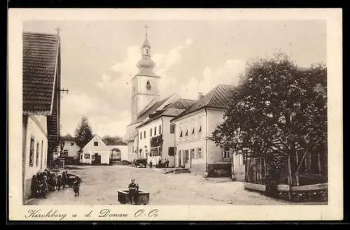 AK Kirchberg a. d. Donau, Dorfplatz mit Kirche