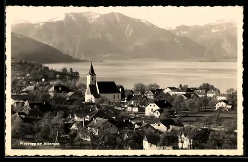 AK Weyregg am Attersee, Dorf mit Kirche und Seepanorama